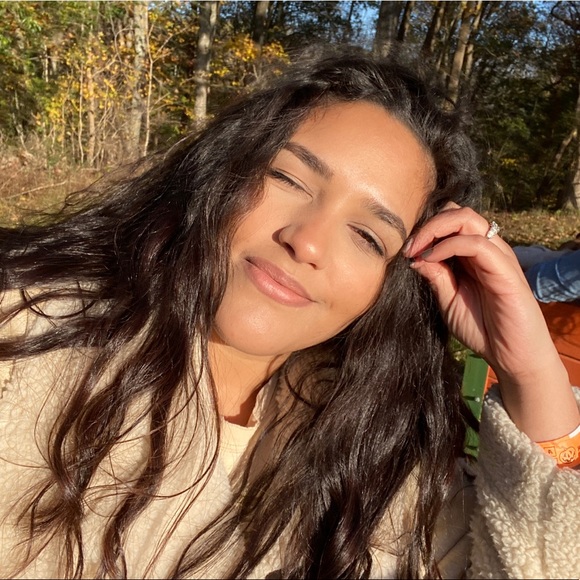 Meet your Posher🦋 - Picture 2 of 2